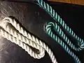 1 : Both hands holding the rope, thumbs are used to form a Z with the rope